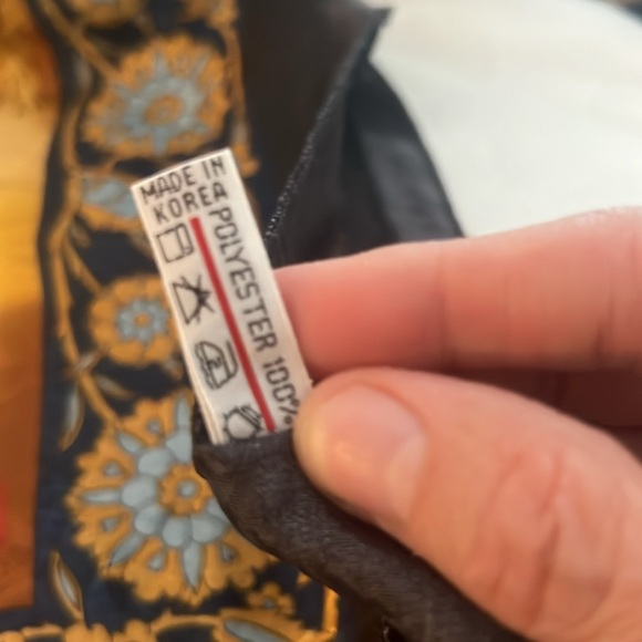 Korean, large scarf, 100% polyester - Picture 9 of 10